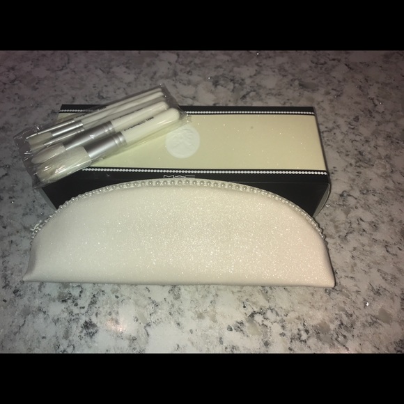 MAC Keepsakes brush set white pearl New in Box - Picture 7 of 7